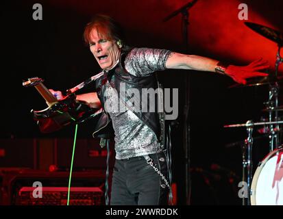 Pompano Beach FL, États-Unis. 23 mars 2024. Steve Vai se produit lors de la tournée Satch/Vai au Pompano Beach Amphitheater le 23 mars 2024 à Pompano Beach, en Floride. Crédit : Mpi04/Media Punch/Alamy Live News Banque D'Images
