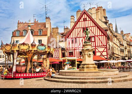 Bâtiments traditionnels dans la vieille ville de Dijon - Bourgogne, France Banque D'Images