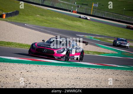 Circuit Mugello, Italie 24/03/2024 - 12h Mugello, série 24H. Course partie 2. Mercedes-AMG GT3 by Hofor Racing en action sur circuit. Crédit photo : Fabio Pagani/Alamy Live News Banque D'Images