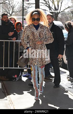 Melanie Brown arrive à The View aux studios ABC le 25 mars 2024 à New York. Banque D'Images