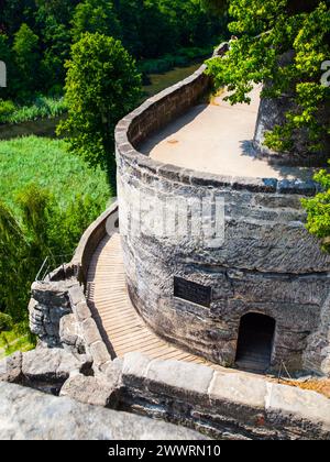 Terrasses du château médiéval de Sloup situé sur l'éperon rocheux en Bohême du Nord, République tchèque, Europe Banque D'Images