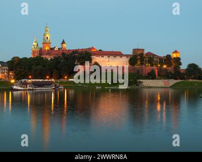 Soirée à la Vistule et au château de Wawel à Cracovie (Pologne) Banque D'Images