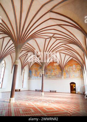 Le Grand réfectoire, la plus grande salle du château de Malbork avec un magnifique plafond de voûte gothique, Pologne Banque D'Images