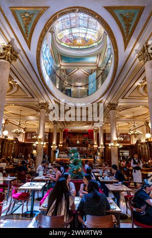 L'intérieur du Café Confiteria la Ideal, Buenos Aires, Argentine. Banque D'Images