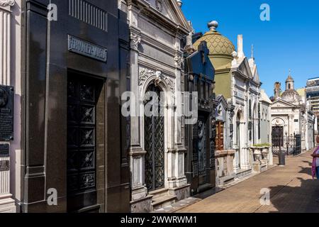 Mausolées ornés au cimetière de Recoleta, Buenos Aires, Argentine. Banque D'Images