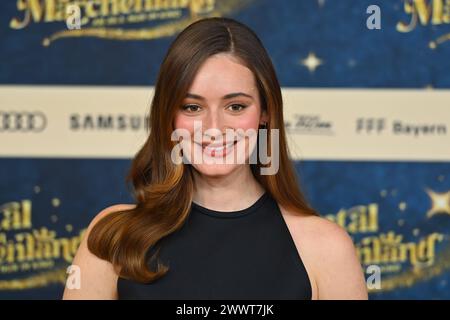 Maria EHRICH Schauspielerin, Einzelbild, angeschnittenes Einzelmotiv, Portraet, Portrait, Porträt. Roter Teppich,Red Carpert Weltpremiere von CHANTAL Im MAERCHENLAND AM 25.03.2024 im Mathaeser Kino in Muenchen. *** Maria EHRICH actrice , image unique,motif unique recadré,portrait,portrait,tapis rouge,tapis rouge première mondiale de CHANTAL Im MAERCHENLAND le 25 03 2024 au cinéma Mathaeser à Munich Banque D'Images