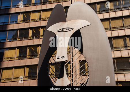 Chicago, Illinois - États-Unis - 11 mars 2024 : sculpture du centre-ville 'The Chicago Picasso' par l'artiste Pablo Picasso, installée en 1967, dans le centre-ville Banque D'Images