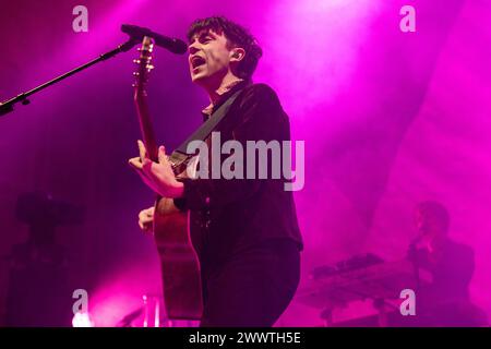 Newcastle, Royaume-Uni - 25 mars. Declan McKenna se produit à l'o2 City Hall de Newcastle devant une foule à guichets fermés lors de sa tournée « What Happened to the Beach ». Crédit photo : Jill O'Donnell/Alamy Live News Banque D'Images