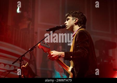 Newcastle, Royaume-Uni - 25 mars. Declan McKenna se produit à l'o2 City Hall de Newcastle devant une foule à guichets fermés lors de sa tournée « What Happened to the Beach ». Crédit photo : Jill O'Donnell/Alamy Live News Banque D'Images