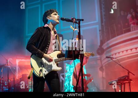 Newcastle, Royaume-Uni - 25 mars. Declan McKenna se produit à l'o2 City Hall de Newcastle devant une foule à guichets fermés lors de sa tournée « What Happened to the Beach ». Crédit photo : Jill O'Donnell/Alamy Live News Banque D'Images