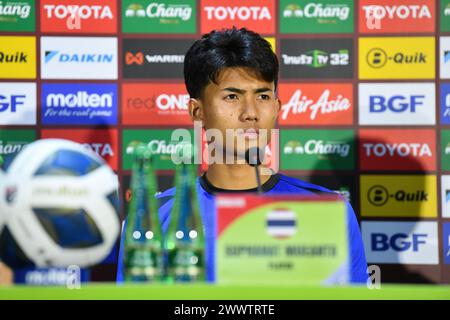 Bangkok, Thaïlande. 25 mars 2024. Suphanat Mueanta de Thaïlande vu lors de la conférence de presse d'avant-match au stade Rajamangala à Bangkok (photo par Amphol Thongmueangluang/SOPA images/SIPA USA) crédit : SIPA USA/Alamy Live News Banque D'Images