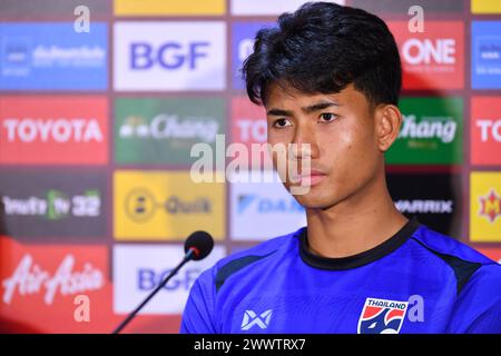 Bangkok, Thaïlande. 25 mars 2024. Suphanat Mueanta de Thaïlande vu lors de la conférence de presse d'avant-match au stade Rajamangala à Bangkok (photo par Amphol Thongmueangluang/SOPA images/SIPA USA) crédit : SIPA USA/Alamy Live News Banque D'Images