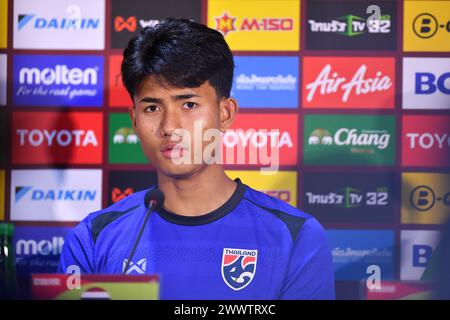 Bangkok, Thaïlande. 25 mars 2024. Suphanat Mueanta de Thaïlande vu lors de la conférence de presse d'avant-match au stade Rajamangala à Bangkok (photo par Amphol Thongmueangluang/SOPA images/SIPA USA) crédit : SIPA USA/Alamy Live News Banque D'Images