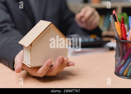 Vendre des finances immobilières, des documents de propriété et des ventes de biens à revenu, des locations et une stratégie d'investissement Banque D'Images