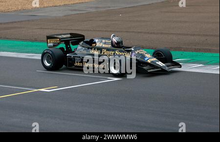 Michael Lyons au volant de son Black and Gold, 1983, Lotus 92, lors de la course de formule 1 Masters Racing Legends ('66-'85) Banque D'Images