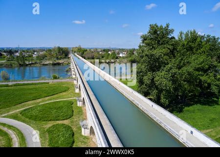 Agen (sud-ouest de la France) : le pont-canal sur la Garonne Banque D'Images