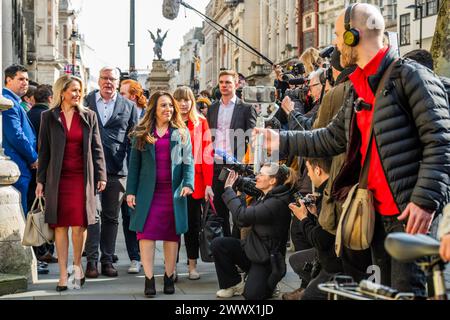 Londres, Royaume-Uni. 26 mars 2024. Stella Assange, sa femme, arrive au tribunal - la campagne de protestation n'extradez pas Assange en faveur de Julian Assange alors que les résultats de son dernier appel sont annoncés à la haute Cour. Crédit : Guy Bell/Alamy Live News Banque D'Images