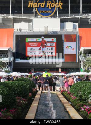 Miami Gardens, États-Unis. 24 mars 2024. Les gens assistent au tournoi de tennis de Miami Open 2024 au Hard Rock Stadium de Miami Gardens. Caroline Garcia a gagné contre Naomi Osaka 7-6(4), 7-5 crédit : SOPA images Limited/Alamy Live News Banque D'Images