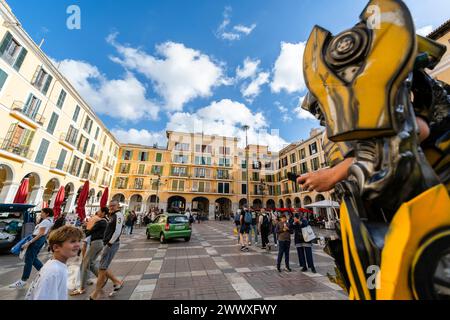 Palma de Majorque, Espagne - octobre 30 2023 : belle place bondée à Palma de Majorque, Espagne Banque D'Images