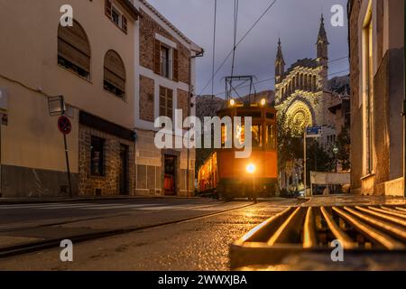 Tramway traditionnel dans la ville de Soller, Majorque, Espagne Banque D'Images