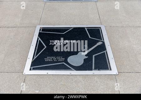 Nashville, TN - 15 mars 2024 : Wynonna Judd star sur le Music City Walk of Fame à Nashville, TN Banque D'Images