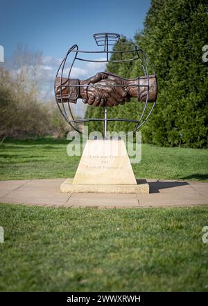 Mémorial de la trêve de Noël et match de football entre soldats britanniques et allemands sur le front occidental, première Guerre mondiale. Banque D'Images