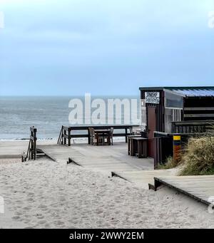 Die Nordseeinsel Sylt im März 26.03.24 : Die nördlichste Insel Deutschlands mit Meer, Dünen, Sand und Strand - Bohlenweg von der Sansibar zum Rantumer Strand Sylt Schleswig Holstein Deutschland *** L'île de Sylt en mer du Nord en mars 26 03 24 L'île la plus septentrionale d'Allemagne avec mer, dunes, promenade de sable et de plage du Sansibar à la plage de Rantum Sylt Schleswig Holstein Allemagne Foto 10.03.24, 16 43 01 Banque D'Images