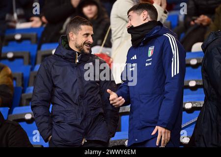 Ferrara, Italie. 26 mars 2024. Alessio Dionisi et Cristian Volpato avant le Championnat d'Europe des moins de 21 ans 2025 match qualificatif entre l'Italie et Turkiye au stade Paolo Mazza - Sport, Football - Ferrare, Italie - mardi 26 mars 2024 (photo Massimo Paolone/LaPresse) crédit : LaPresse/Alamy Live News Banque D'Images