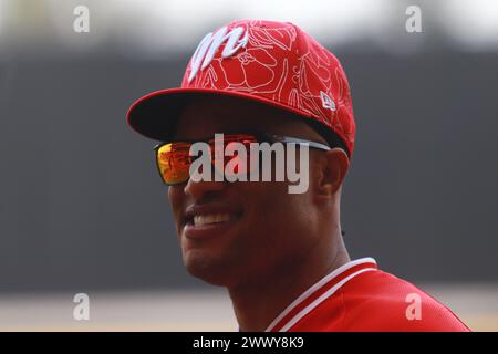 Mexico, Mexique. 25 mars 2024. 25 mars 2024, Mexico, Mexique : Robinson Cano #22 des Diablos Rojos lance des terrains alors qu'il se réchauffe avant le deuxième match d'entraînement de pré-saison entre les Diablos Rojos et les New York Yankees au stade Alfredo Harp Helu. Le 25 mars 2024 à Mexico, Mexique. (Photo de Carlos Santiago/Eyepix Group/SIPA USA) crédit : SIPA USA/Alamy Live News Banque D'Images