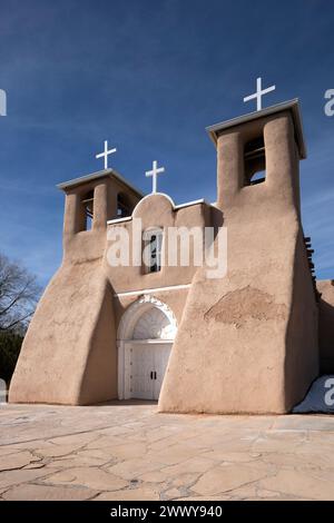 NM00681-00....NOUVEAU MEXIQUE - Eglise San Francisco de Asis. Une église coloniale espagnole à Ranchos de Taos. Banque D'Images