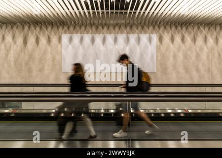 Passagers se déplaçant dans l'aéroport, Majorque, Espagne, Europe Banque D'Images