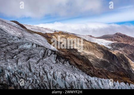 Surface de glace du glacier Hermoso sur le volcan Cayambe Banque D'Images