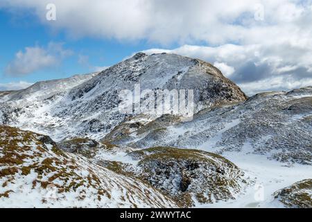 Au sommet de Beinn nan Eachan en regardant vers Meall Garbh & Meall nan Tarmachan (à gauche) les sommets qui font la crête de Tarmachan. Banque D'Images