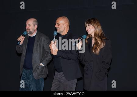 News - Virginia Raffaele et Antonio Albanese se réunissent dans le théâtre avec des fans pour la sortie du film Un Antonio Albanese ouvert dans le monde entier. Riccardo Milani e Virginia Raffaele lors de Virginia Raffaele et Antonio Albanese rencontre dans le théâtre avec des fans pour la sortie du film A World Wide Open , nouvelles à Milan, Italie, mars 25 2024 Milano UCI Cinemas di Bicocca Village - Sesto San Giovanni Italie Copyright : xLucaxMichelix/xLiveMediax LPN 1289292 Banque D'Images