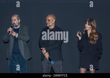 News - Virginia Raffaele et Antonio Albanese se réunissent dans le théâtre avec des fans pour la sortie du film Un Antonio Albanese ouvert dans le monde entier. Riccardo Milani e Virginia Raffaele lors de Virginia Raffaele et Antonio Albanese rencontre dans le théâtre avec des fans pour la sortie du film A World Wide Open , nouvelles à Milan, Italie, mars 25 2024 Milano UCI Cinemas di Bicocca Village - Sesto San Giovanni Italie Copyright : xLucaxMichelix/xLiveMediax LPN 1289294 Banque D'Images