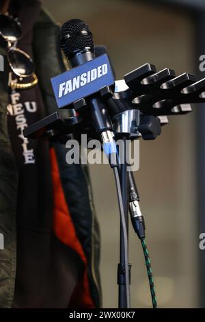 Las Vegas. 26 mars 2024. Un microphone FanSided repose sur un stand lors de l’événement PFL Media Day pour lancer la saison régulière 2024, mardi 26 mars 2024, au Xtreme Couture MMA de Las Vegas. Christopher Trim/Cal Sport Media. Crédit : csm/Alamy Live News Banque D'Images