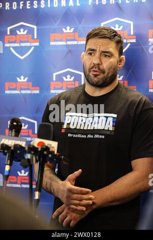 Las Vegas. 26 mars 2024. Le poids lourd Marcelo Nunes (10-2) s’adresse aux journalistes lors de l’événement PFL Media Day pour lancer la saison régulière 2024, le mardi 26 mars 2024, au Xtreme Couture MMA à Las Vegas. Christopher Trim/Cal Sport Media. Crédit : csm/Alamy Live News Banque D'Images