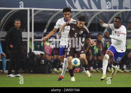 Arlington, Texas, États-Unis. 24 mars 2024. 24 mars 2024, Arlington, Texas : le défenseur mexicain Gerardo Arteaga dribble la balle lors de la finale de la Ligue des Nations de la CONCACAF jouée au AT&T Stadium. Le 24 mars 2024, Arlington, Texas. Les États-Unis ont remporté le Mexique la finale 2-0. (Crédit image : © Javier Vicencio/eyepix via ZUMA Press Wire) USAGE ÉDITORIAL SEULEMENT! Non destiné à UN USAGE commercial ! Banque D'Images