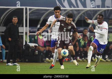 Arlington, États-Unis. 24 mars 2024. 24 mars 2024, Arlington, Texas : le défenseur mexicain Gerardo Arteaga dribble la balle lors de la finale de la Ligue des Nations de la CONCACAF jouée au AT&T Stadium. Le 24 mars 2024, Arlington, Texas. Les États-Unis ont remporté le Mexique la finale 2-0. (Photo de Javier Vicencio/Eyepix Group/SIPA USA) crédit : SIPA USA/Alamy Live News Banque D'Images