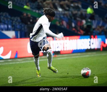 Noni Madueke #11 de l'Angleterre en action lors du match du Championnat de l'UEFA des moins de 21 ans entre l'Angleterre des moins de 21 ans et le Luxembourg au stade Toughsheet de Bolton le mardi 26 mars 2024. (Photo : Mike Morese | mi News) crédit : MI News & Sport /Alamy Live News Banque D'Images