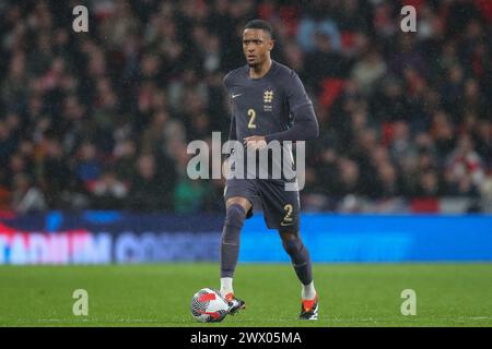 Londres, Royaume-Uni. 26 mars 2024. Ezri Konsa de l'Angleterre avec le ballon lors du match amical international Angleterre vs Belgique au stade de Wembley, Londres, Royaume-Uni, 26 mars 2024 (photo par Gareth Evans/News images) à Londres, Royaume-Uni le 26/03/2024. (Photo de Gareth Evans/News images/SIPA USA) crédit : SIPA USA/Alamy Live News Banque D'Images