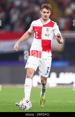 Le Caire, Égypte. 26 mars 2024. LE CAIRE, ÉGYPTE - MARS 26 : Josip Stanisic, de Croatie, court avec le ballon lors du match FIFA Series 2024 Egypte entre l'Égypte et la Croatie au Nouveau stade de la capitale administrative le 26 mars 2024 au Caire, Égypte. Photo : Matija Habljak/PIXSELL crédit : Pixsell/Alamy Live News Banque D'Images