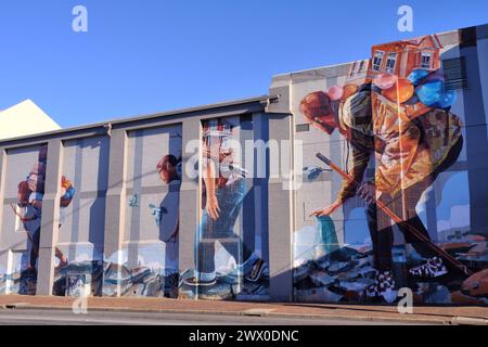 Peinture murale « The migration » de Fintan Magee sur le cinéma Luna Palace à Vincent Street, Leederville, Perth Banque D'Images