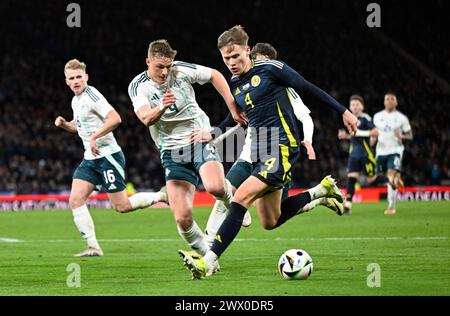 Glasgow, Royaume-Uni. 26 mars 2024. Daniel Ballard, d’Irlande du Nord, et Scott McTominay, d’Écosse, lors du match amical international à Hampden Park, Glasgow. Le crédit photo devrait se lire : Neil Hanna/Sportimage crédit : Sportimage Ltd/Alamy Live News Banque D'Images