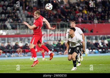 Vienne, Vienne. 26 mars 2024. VIENNE, VIENNE - MARS 26 : Baris Alper Yilmaz de Turkiye et Flavius Daniliuc d'Autriche lors du match amical international entre l'Autriche et Turkiye au stade Ernst Happel le 26 mars 2024 à Vienne, Autriche.240326 SEPA 19 092 - 20240326 PD12725 crédit : APA-defacto Datenbank und Contentmanagement GmbH/Alamy Live News Banque D'Images