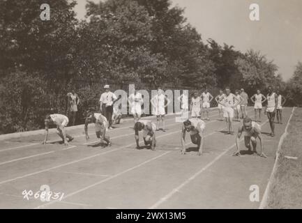 Essais olympiques à Jefferson Barracks, Moya. Début de la course de 100 yards CA. 1920 Banque D'Images