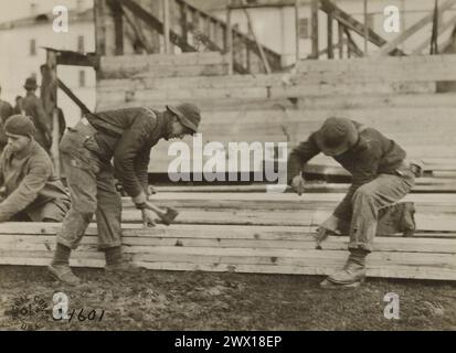 WW I photos - Compagnie C 310th ingénieurs construisant Camp Michigan à Archange Russie CA. 1918 Banque D'Images