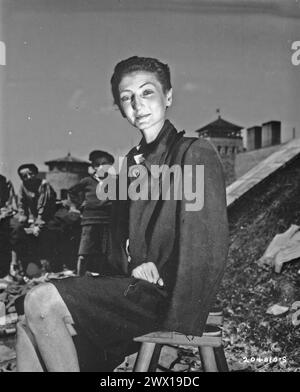 Nador Livia, à l'époque pré-nazie, était une belle, talentueuse et célèbre actrice sur la scène de Budapest. Elle a été faite prisonnière, finalement à Gusen où elle est photographiée CA. 12 mai 1945 Banque D'Images