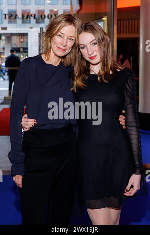 Premiere ARD Serie - CharitÃ Jenny Schily und Alma Schily BEI der Premiere der 4. Staffel der ARD Serie Charite AM 26.03.2024 à Berlin. *** Première série ARD CharitÃ Jenny Schily et Alma Schily lors de la première de la 4ème saison de la série ARD Charite le 26 03 2024 à Berlin Copyright : xEventpressxKochanx Banque D'Images