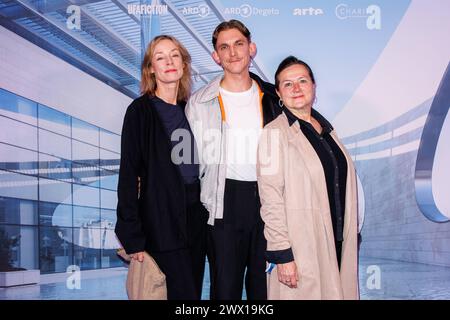 Premiere ARD Serie - CharitÃ Jenny Schily, Joshua Seelenbinder und Anne-Kathrin Gummich BEI der Premiere der 4. Staffel der ARD Serie Charite AM 26.03.2024 à Berlin. *** Première série ARD CharitÃ Jenny Schily, Joshua Seelenbinder et Anne Kathrin Gummich lors de la première de la 4ème saison de la série ARD Charite le 26 03 2024 à Berlin Copyright : xEventpressxKochanx Banque D'Images